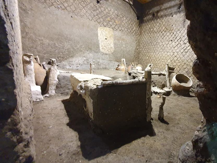 Astonishing Images Of Roman Slave Quarters In Pompeii Frozen In Time ...