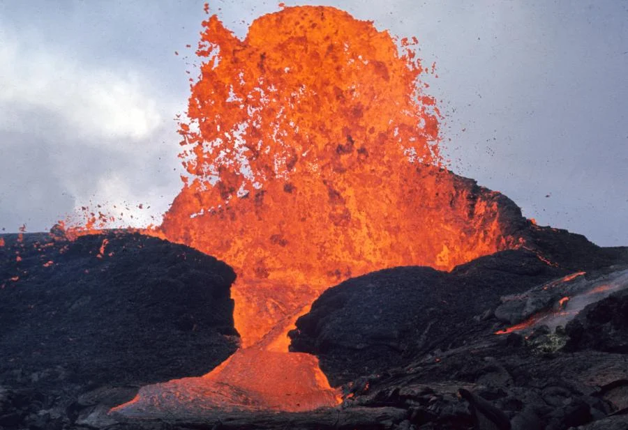 This volcano erupted for five years straight and the photos are out of ...