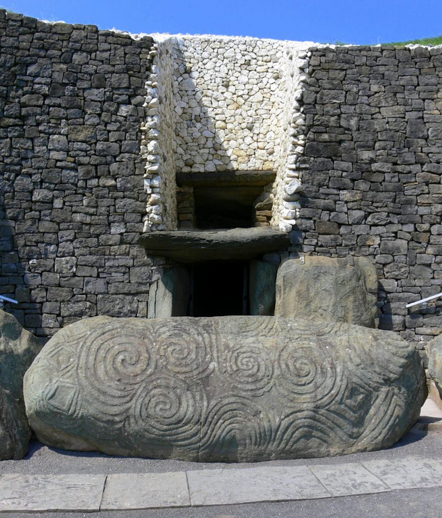 Newgrange entrance stone by spudmurphy