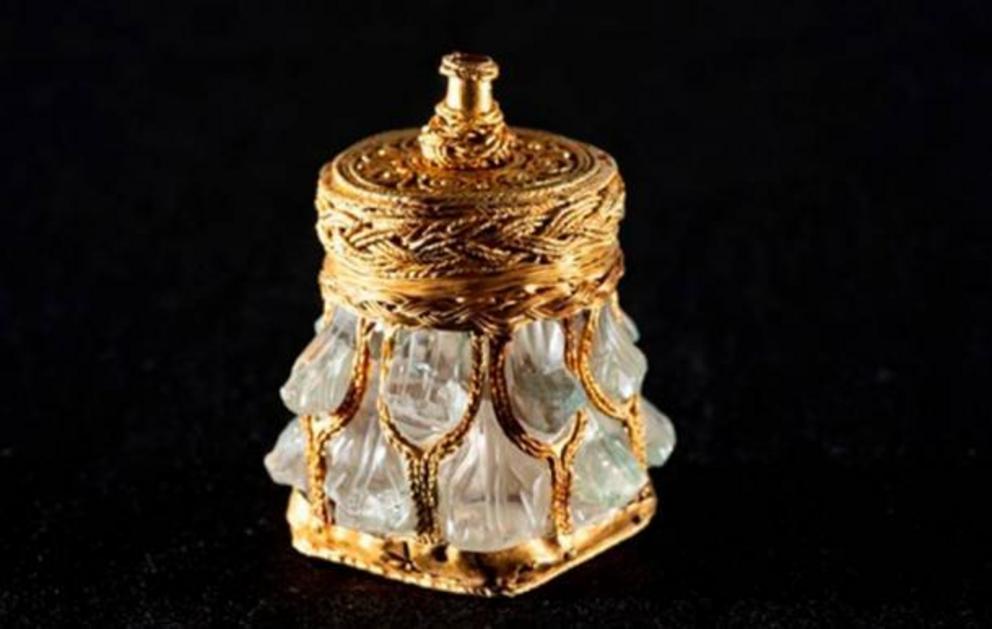 The rock crystal jar.