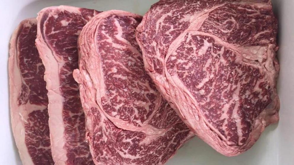 Scientists say cultivated beef will look, smell and taste like traditional steak.(  ABC News: Sean Murphy