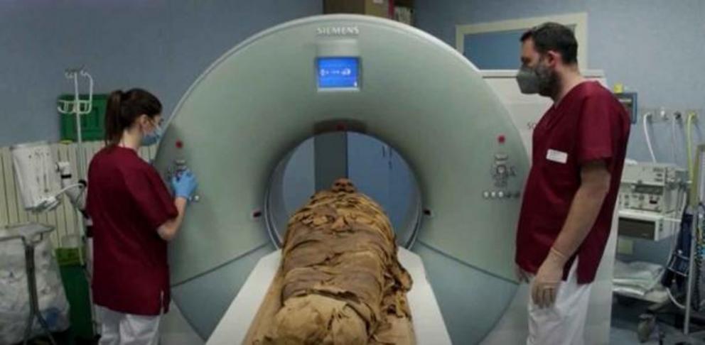 Here the Egyptian priest mummy is about to “enter” the CT scan machine in Milano, Italy.