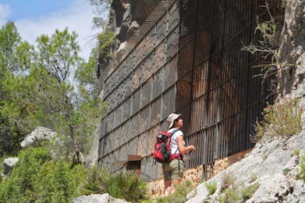 These days, the Araña Caves are protected by rather unattractive metal bars.