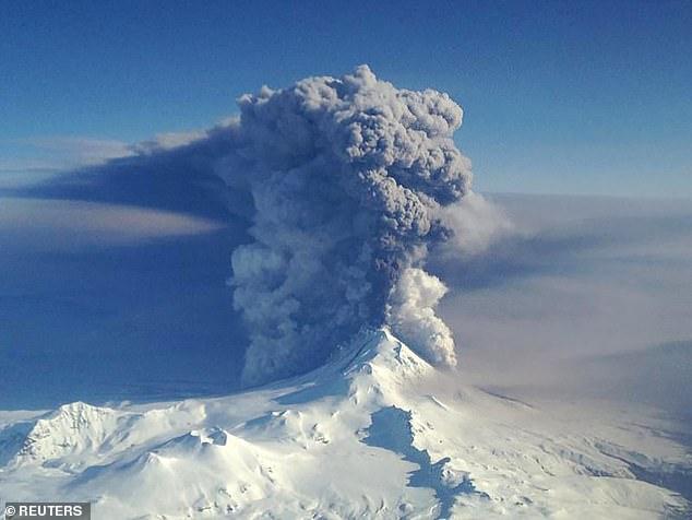 Three Alaskan volcanoes erupting simultaneously - Nexus Newsfeed