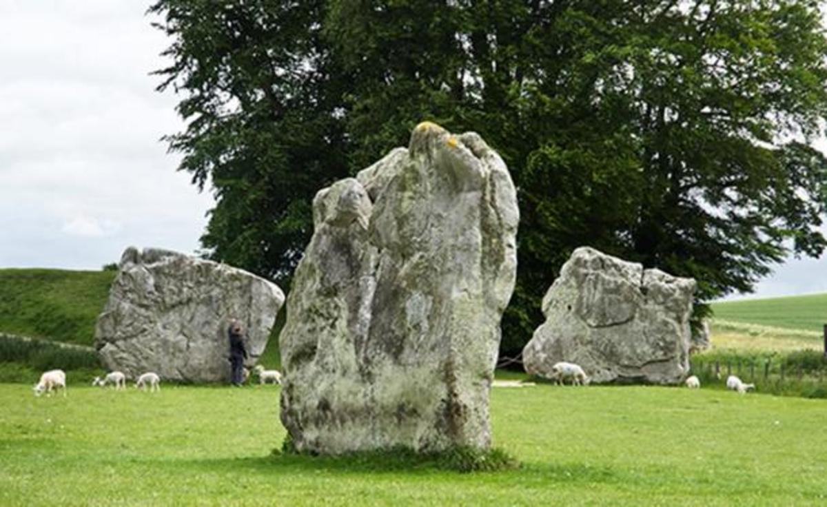 Just stone. Эйвбери храм солнца показать. Перемещение камней. Фестраллы фото Википедия.