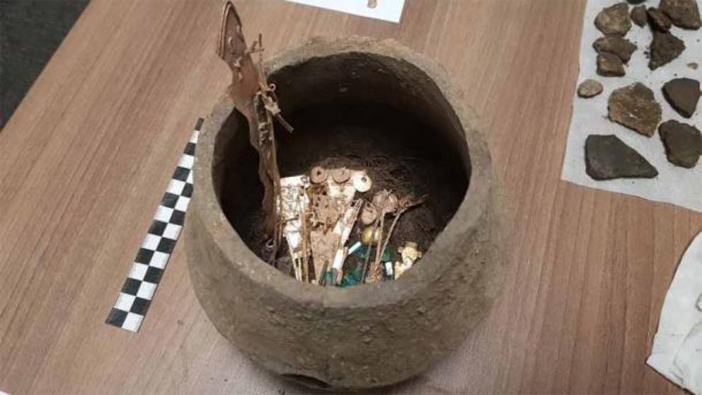 One of the Muisca ceramic jars found outside Bogotá, Columbia, which contained a large number of rare, uncut Colombian emeralds.
