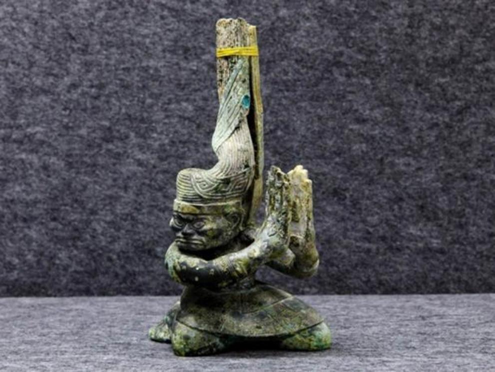 A head-turned kneeling bronze figure was discovered at the Sanxingdui ruins over the summer.