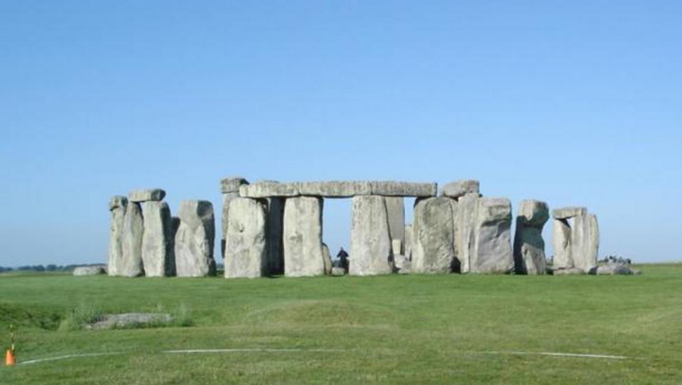 Figure 2. The central Sarsen Stones architecture was added to the first earthwork around 2500 BC.