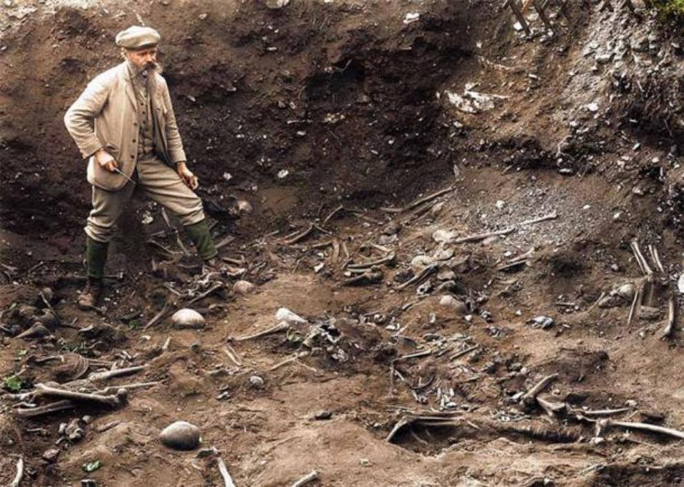 The first excavation of the mass graves from the Battle of Visby in 1361, led by Oscar Wilhelm Wennersten in 1905.