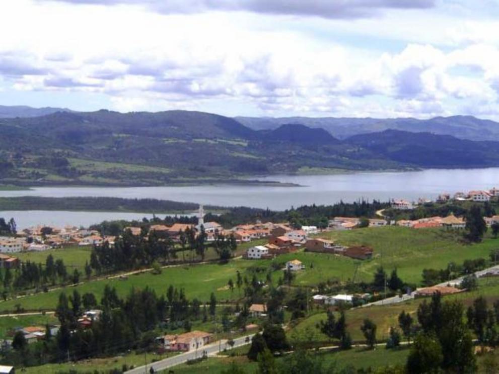 Although there is no city of gold, the countryside around Laguna Guatavita in Colombia is a relaxing place to visit and explore