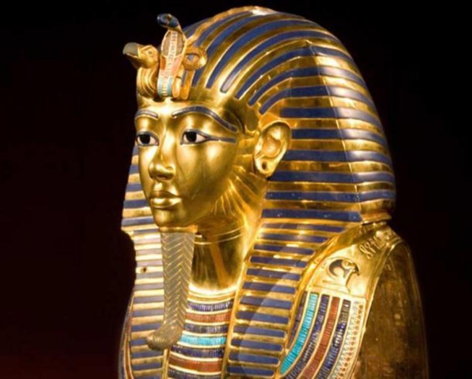 The mask of the Tutankhamun mummy features an Uraeus, a symbol for the goddess Wadjet, a stylized depiction of the Egyptian cobra.