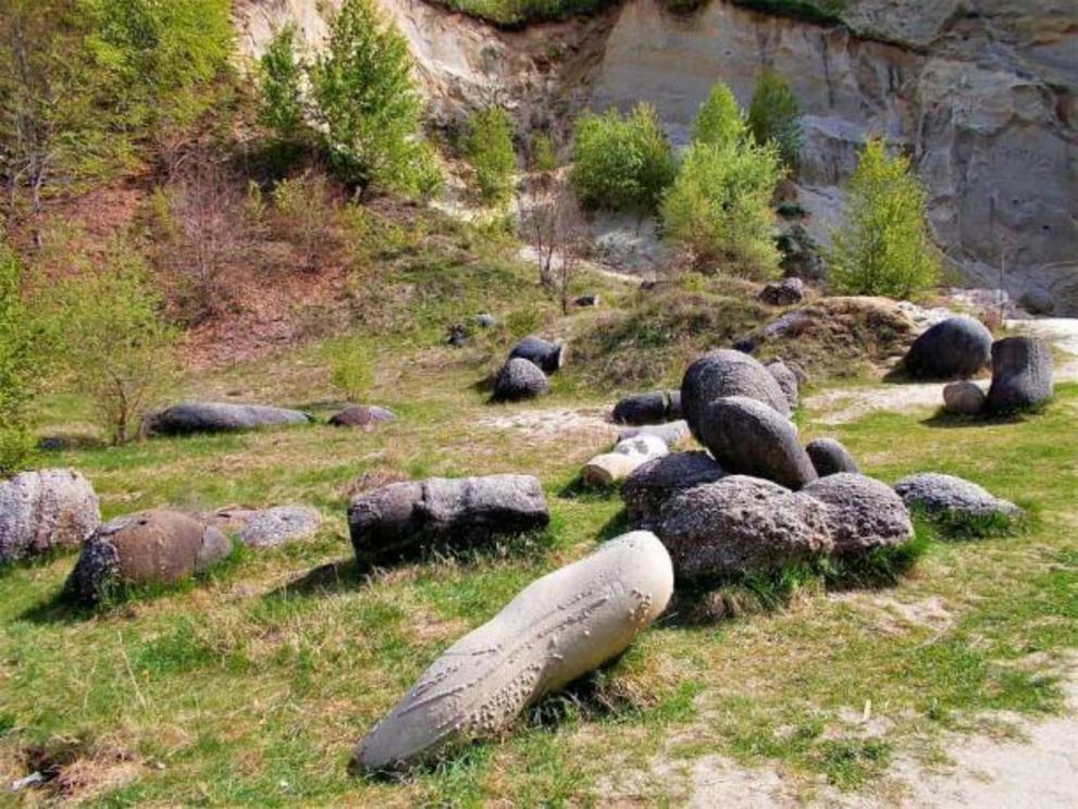 Trovants on the move in Romania’s Trovants Museum Natural Reserve?