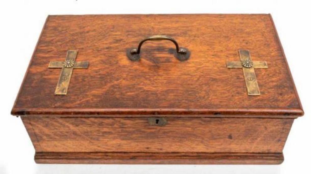 The vampire slaying kit was kept in a lockable box.