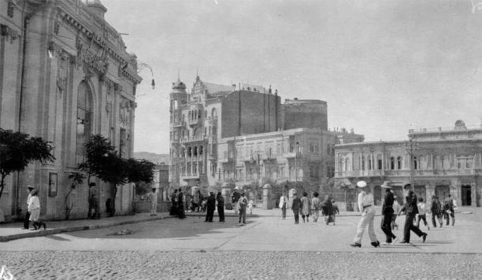 Baku City’s prosperous Neftchiler Avenue circa? 1920 shows how the Walled City of Baku took to modern European architecture, paid for by oil wealth from the 1830s onward.