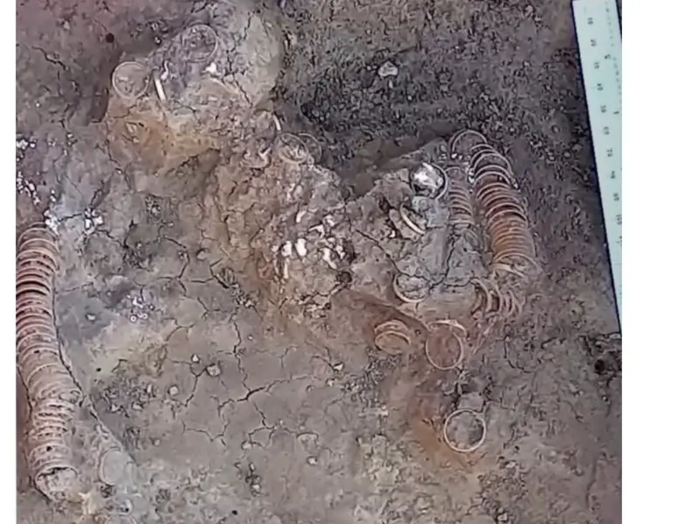 The amazing discovery of the rings adorning skeleton.