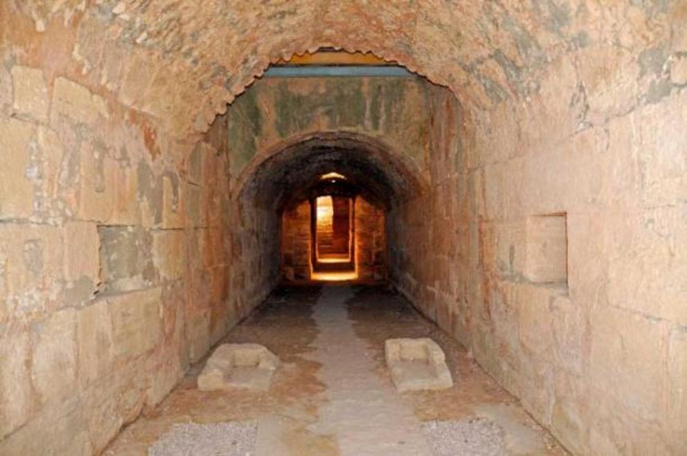 Centuries ago, this tunnel was used to transport gladiators or animal combatants up to the arena floor via an ancient ‘elevator’ that was located on the floor stones