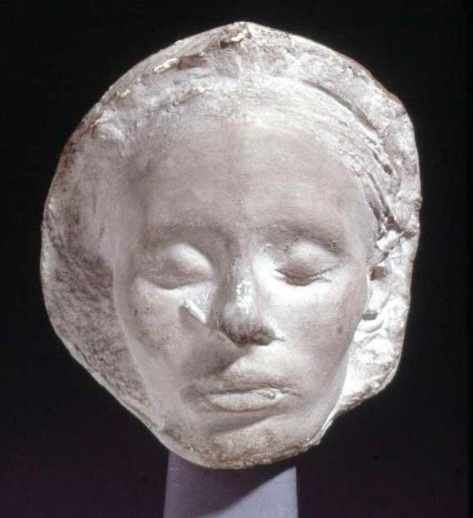 Plaster cast (modern) of a human face, taken from an ancient mold (c. 2300 BC) discovered at the pyramid-temple of Teti at Saqqara in Egypt. It is believed to be the face of  King Teti , the first king of the Sixth Dynasty of Egypt, or one of his wives.