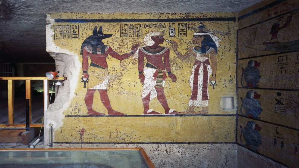 Tutankhamun with Anubis and Hathor.