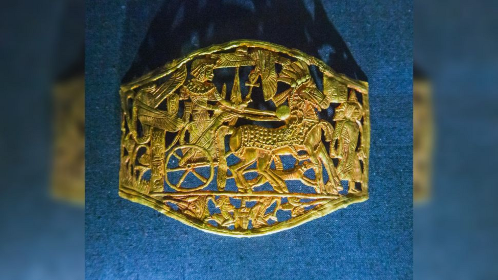 A buckle made from gold that archaeologists found in Tut's tomb.