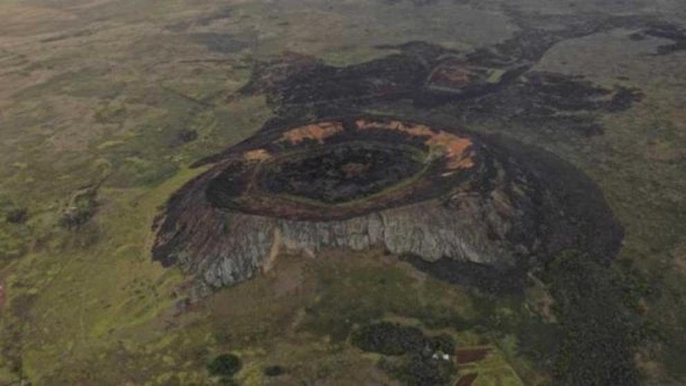 The fire started after an eruption of the Rano Raraku volcano, but authorities believe government negligence contributed as well. The fire burned over 100 hectares (247 acres).