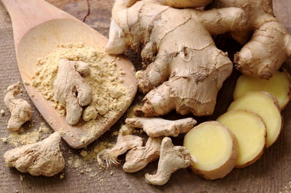  Medicinal plants: five herbs that can help boost respiratory health Ginger-Rood-Herb-Spoon-1674911863887