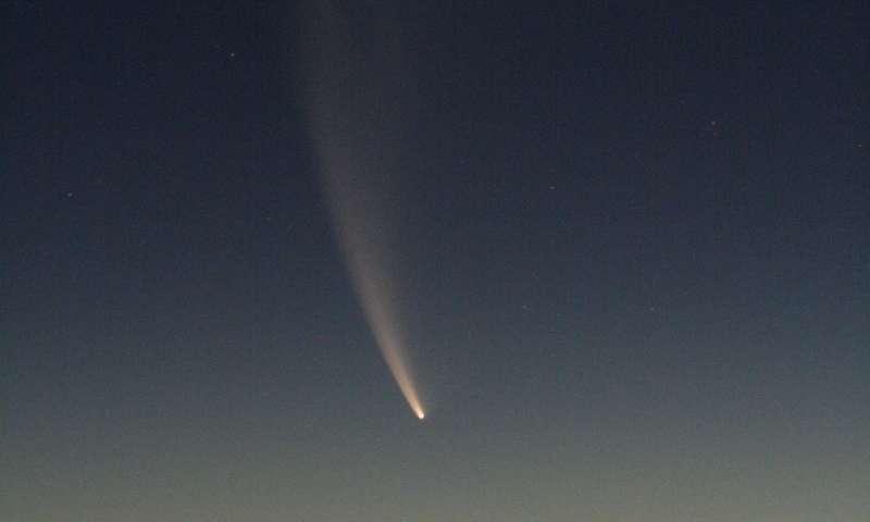 Newly Discovered Green Comet Expected To Whiz By Earth - Nexus Newsfeed