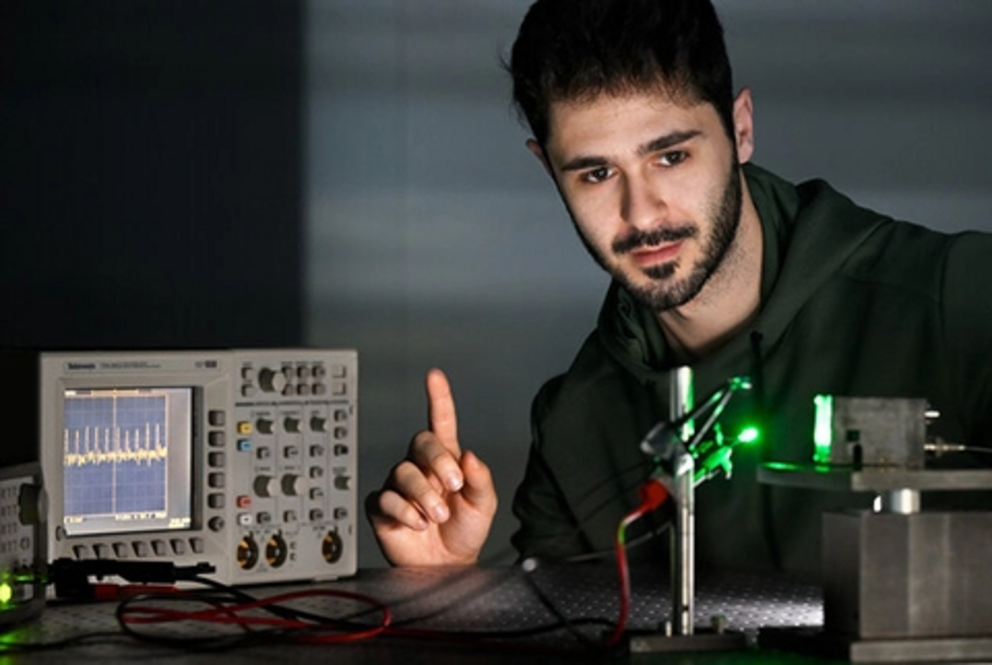 Researcher Riccardo Ollearo shows how the photodiode (right) picks up the signal from his finger.