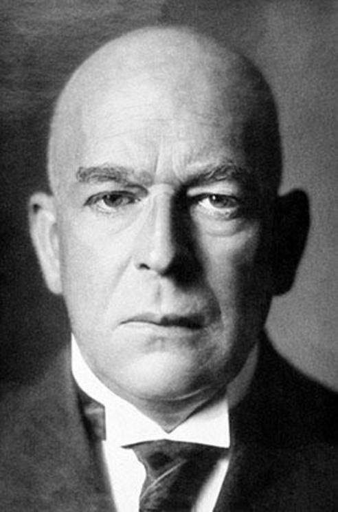 Oswald Spengler (1880-1936) 