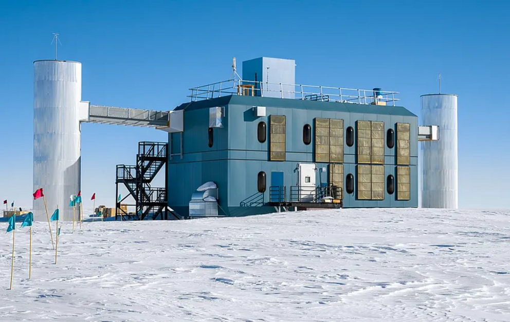 IceCube Neutrino Observatory, South Pole