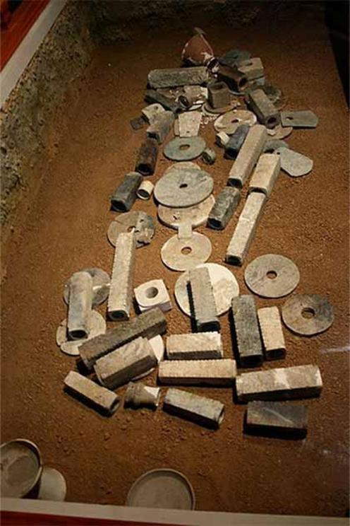 Liangzhu Culture burial under Jade, Nanjing Museum.