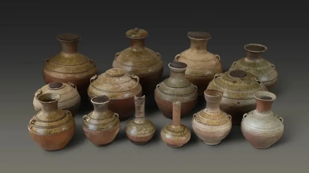 Many of the grave goods in all three tombs were glazed pottery vessels of various sizes.