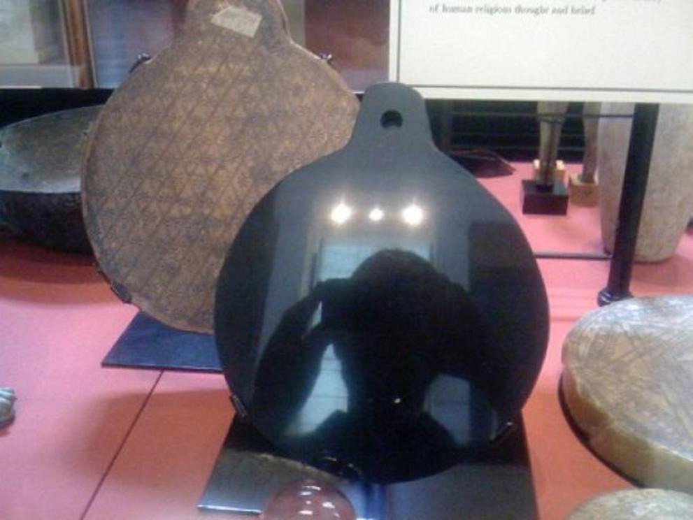 Aztec mirror that passed into the possession of Elizabethan court alchemist and astrologer John Dee. Now in the collection of the British Museum