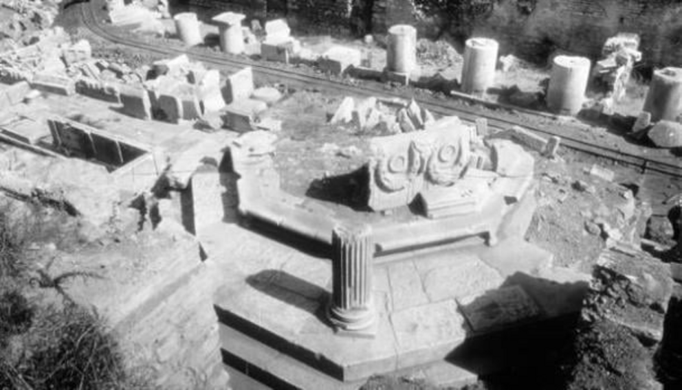 The ruins of the Octagon in Ephesos.